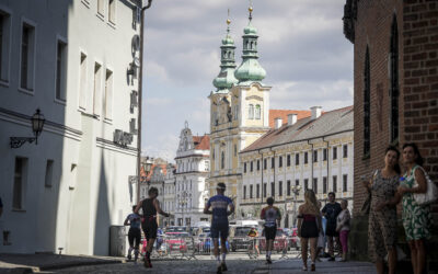 Organizátoři IRONMAN 70.3 Hradec Králové žádají fanoušky: Nesprejujte nápisy na silnice